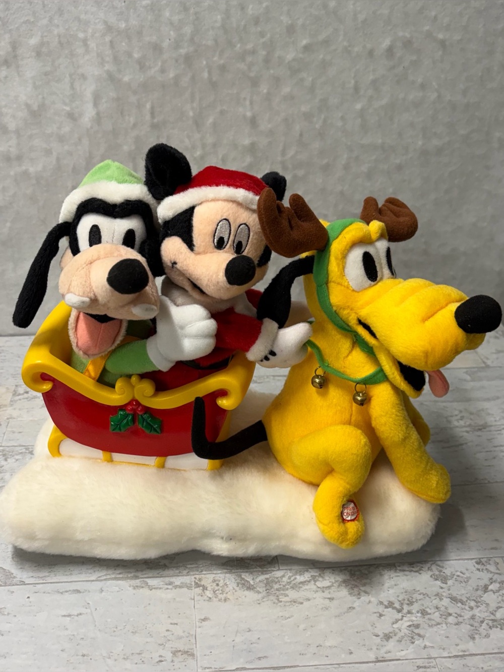 VTG Disney Mickey Gemmy Animated Music Here Comes Santa Sleigh Ride Plush Works